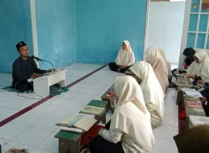 Ngrujak Nanas Sambil Bahas Riba