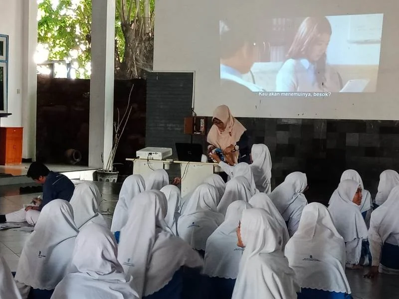 Usai Ujian, Air Mata Meleleh Saat Refreshing Nonton Film Korea Ini