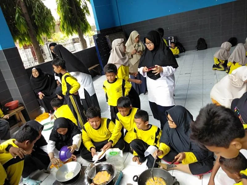 Asyiknya Belanja ke Pasar untuk Praktikkan Masak Makanan Favorit Ini