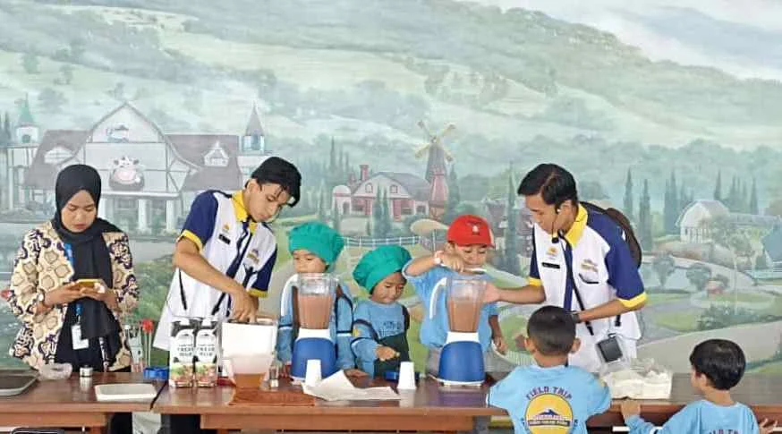 Edukasi Anak Tunas Aisyiyah di Peternakan Sapi