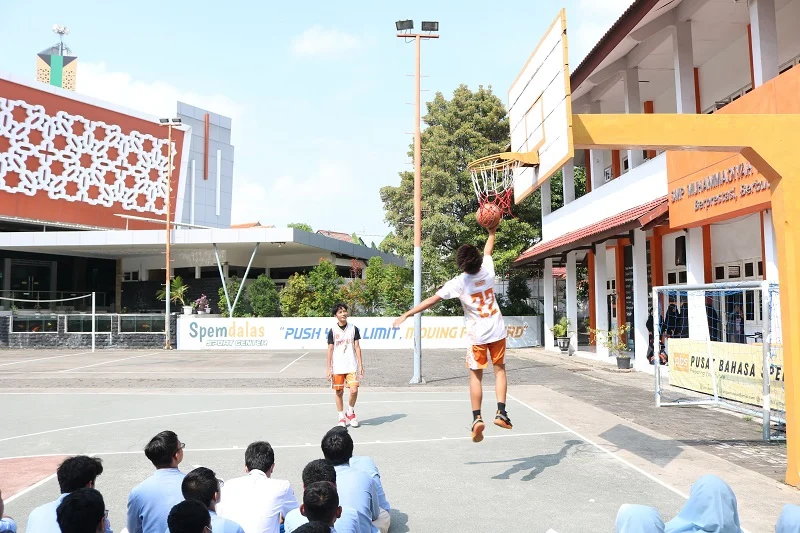 Penampilan OST Warnai Hari Pertama Siswa Spemdalas Masuk Sekolah