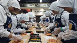 Outdoor Learning Spempat, Bikin Pizza Bonus Hotdog
