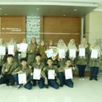Pusat Bahasa Spemdalas Serahkan Sertifikat English Speaking Club Smamio