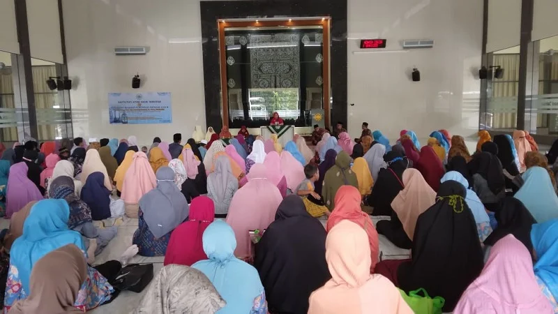 Berawal dari Kepo Berakhir dengan Ghibah