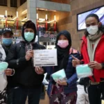 Kader PCIM Taiwan Bagikan Ribuan Masker ke WNI
