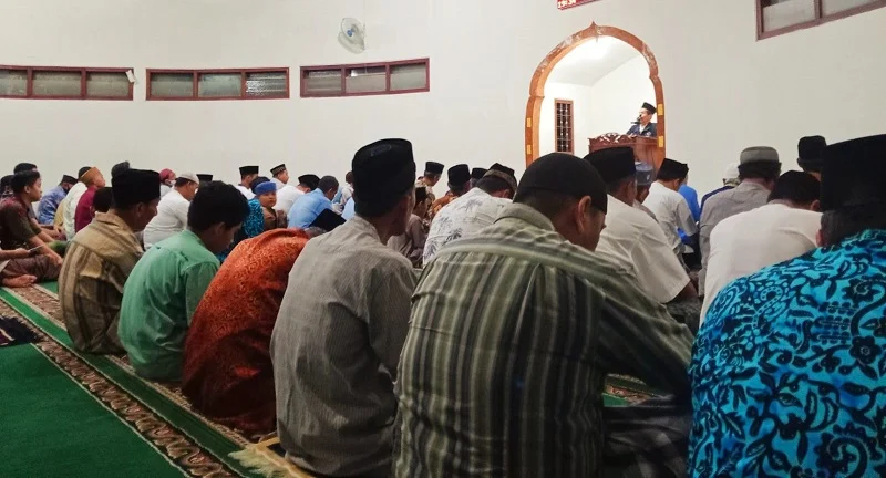 Tarawih Malam Ke-3 Jamaah Padati Masjid An-Nur Genteng