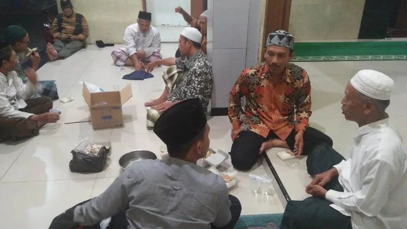 Mantapnya Ngaji Quran Dilanjut Makan Punten Pecel