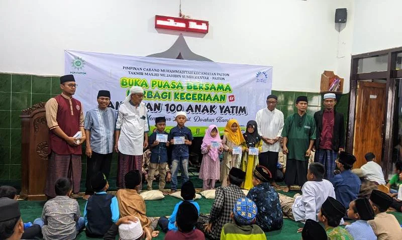 Seratus Anak Yatim Terima Santunan di Malam 27 Ramadhan