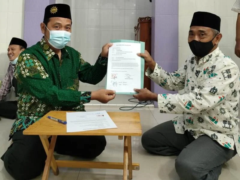 PCM Pakal Terima Wakaf Tanah