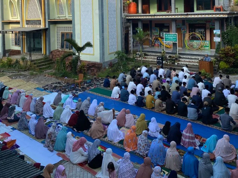 Jamaah Membeludak di Shalat Id PCM Panekan