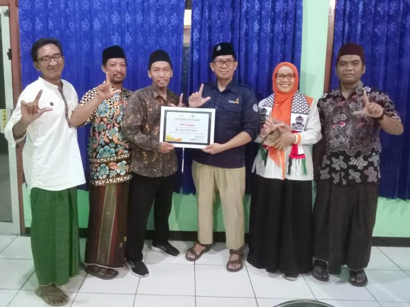 PCM Tulangan Serahkan Dana Palestina Rp 61 Juta ke Lazismu