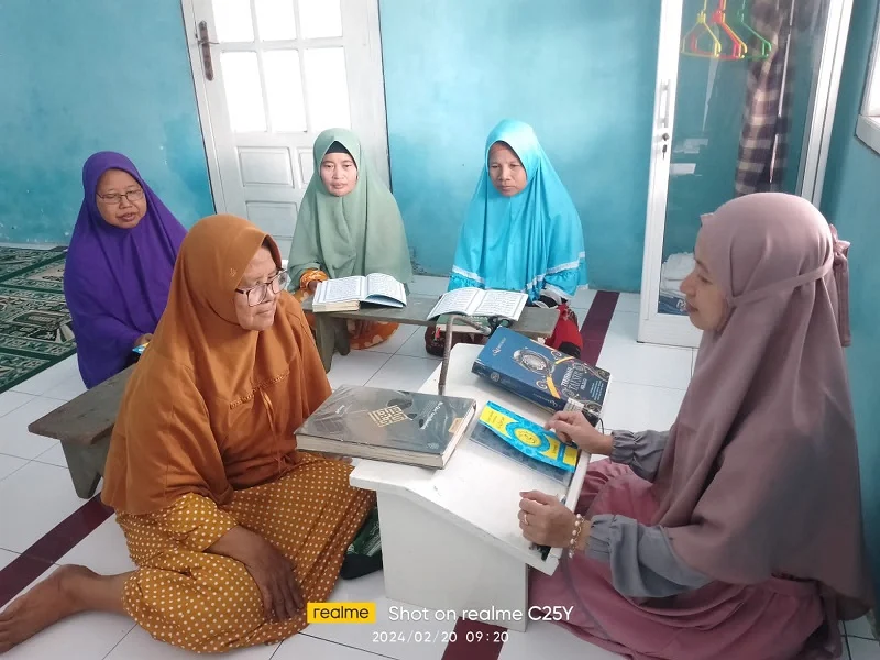 Emak Usia 75 Tahun Hafal Al-Quran 2 Juz selama 3 Tahun
