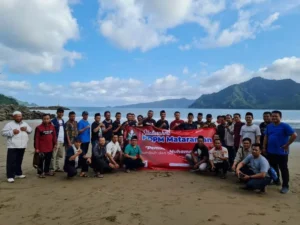 PDPM Mataraman Kumpul di Pantai Prigi Lakukan Ini