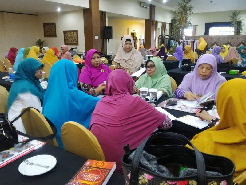 Pahami Tugas Istri Dulu Sebelum Ceramahi Orang Lain