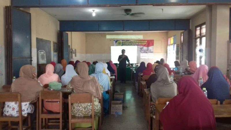 Benarkah Profesionalisme Guru Meningkat dengan Bertambahnya Usia dan Pengalaman?