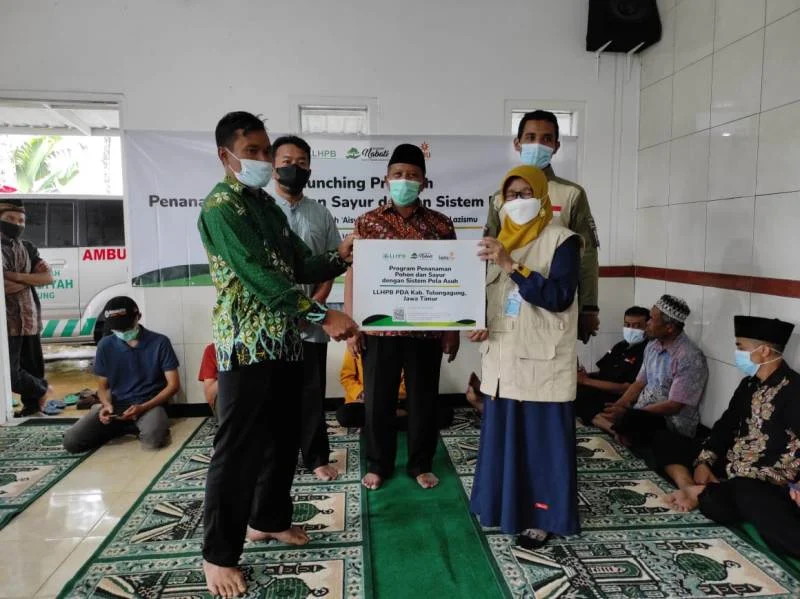 PDA Tulungagung Serahkan Bibit Pohon untuk Reboisasi Dusun Pokolimo