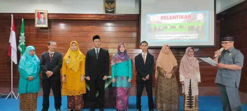 PDM Kota Yogyakarta Lantik 8 Kepala SD