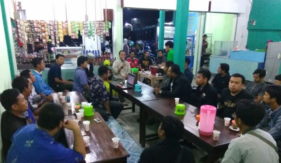 Di Warung Kopi, Pekik Takbir dan Merdeka Warnai Konsolidasi Awal Tahun 2017 Pemuda Muhammadiyah Gresik