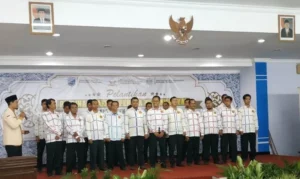 Angkat Budaya lokal, Pelantikan Pemuda Probolinggo Pakai Seragam Sarung