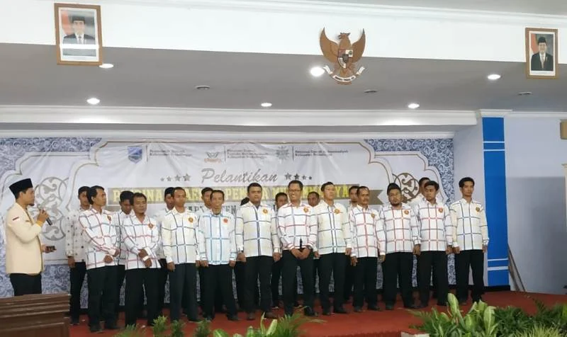 Angkat Budaya lokal, Pelantikan Pemuda Probolinggo Pakai Seragam Sarung