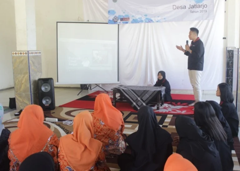 Mahasiswa Kenalkan Bahaya Obat Ilegal ke Warga Desa