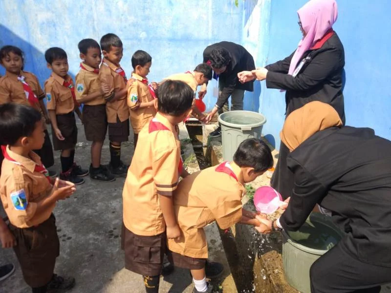 Mahasiswa Datang Gelar Acara Pola Hidup Bersih dan Sehat untuk Anak-Anak Desa Ini