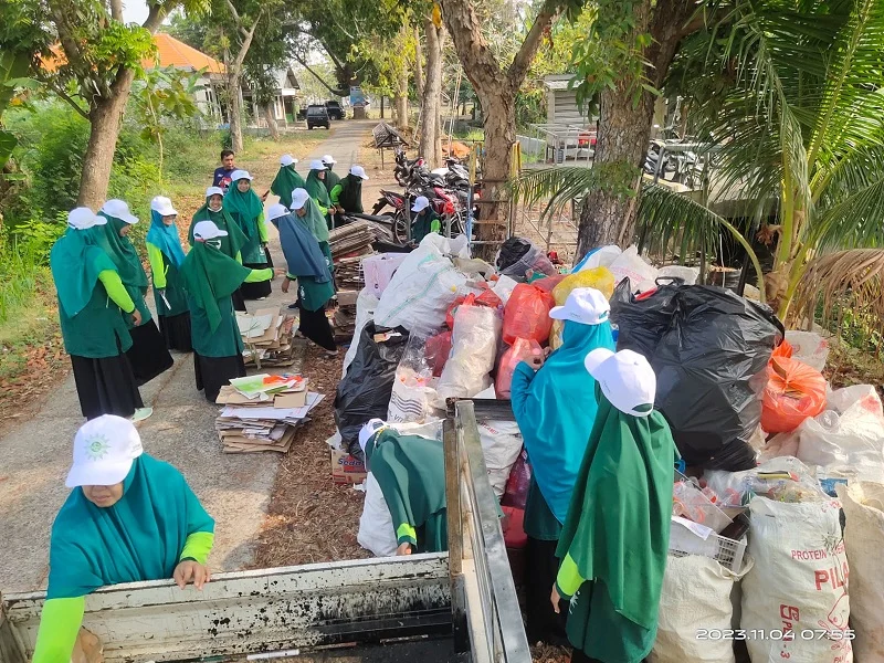 PRA Brangsi Adakan Gerakan Aisyiyah Sedekah Sampah