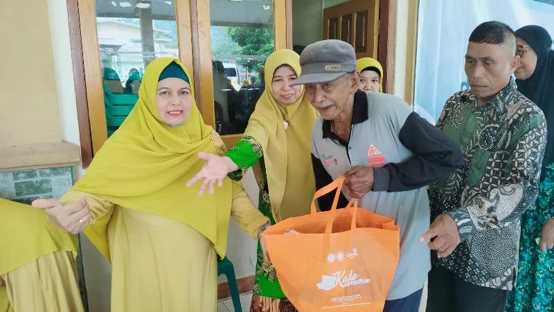 Baksos PRA GKB IV Bagi Sembako dan Cek Kesehatan