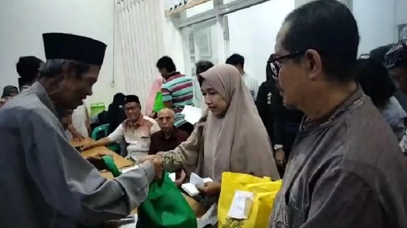 Ramadhan Gembira, PRM Kroman Bagikan Sembako