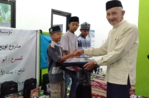 Persiapan Sekolah, PRM Turirejo Bagikan School Kit kepada Anak-Anak