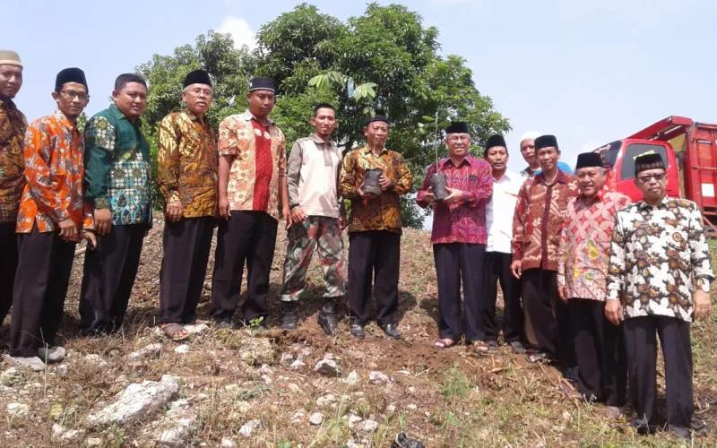 Kehadiran PRM Trepan Ditandai dengan Baksos dan Tanam Pohon