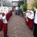 Upacara Pagi di Sekolah, Semua Terkejut Lihat Petugasnya