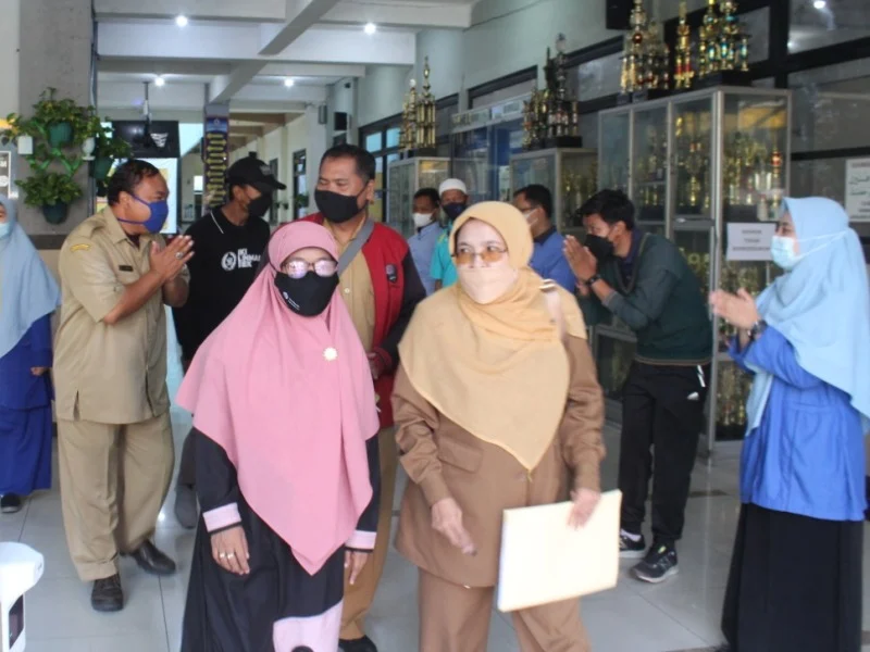 PTM 100 Persen SD Muhlas Disambut Ceria Siswa dan Orangtua