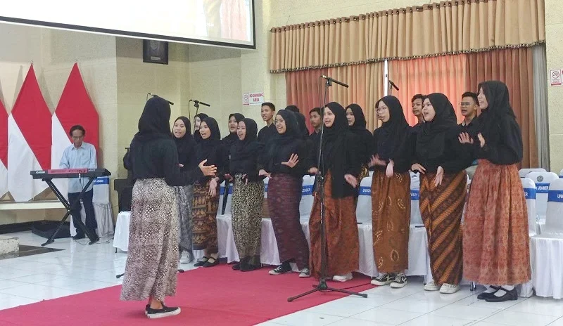 Tampilkan Koreografi, Padsu Smamga Meriahkan Roadshow PWMU.CO di Jember