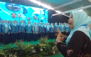Tampil Serba Biru, Paduan Suara Ini Memukau Musyawirin