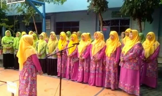 Paduan Suara Mendadak Ini Sukses Menyanyikan Tiga Lagu saat Upacara Milad