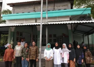 Para Pahlawan Sekolah Ini Juga Mendapat Penghormatan Saat Upacara