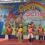 Pakaian Adat Papua Warnai Open School SD Musi