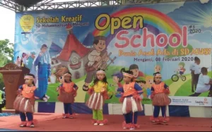 Pakaian Adat Papua Warnai Open School SD Musi