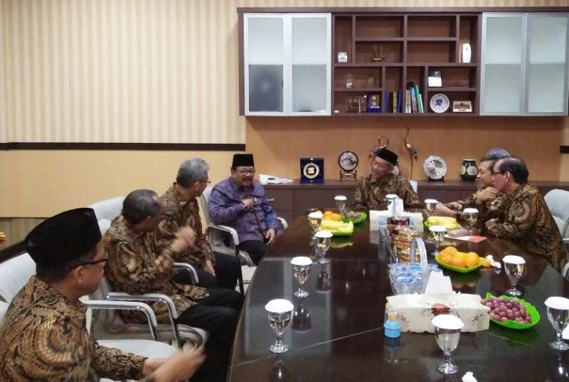 Ketika Pakde Karwo Didoakan Jadi Warga Muhammadiyah