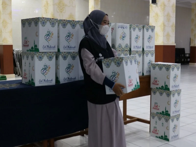 Lazismu Kota Surakarta Serahkan Sembako untuk Marbot