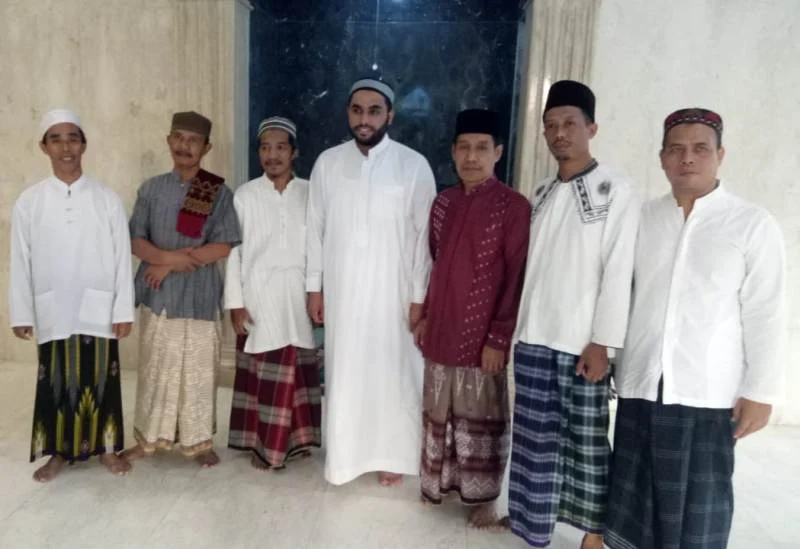 Suara dari Palestina Memberi Semangat Jamaah Medokan Ayu Ikuti Shalat Subuh