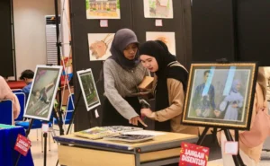 Perdana, Mahasiswa DKV UM Surabaya Pamerkan Ratusan Karya Sketsa dan Fotografi