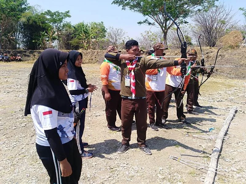 Asyiknya Berlatih Memanah, Walau Bidikan Melesat Jauh Teriakannya Bikin Heboh