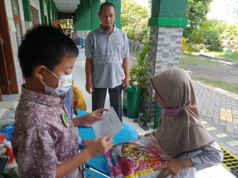 Panitia Zakat Siswa, Fasih Bacakan Doa