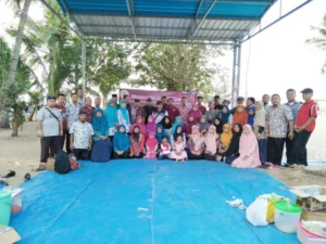 Di Pantai Kelapa Panyuran Ini Silaturahmi dan Perpisahan Menjadi Saksi