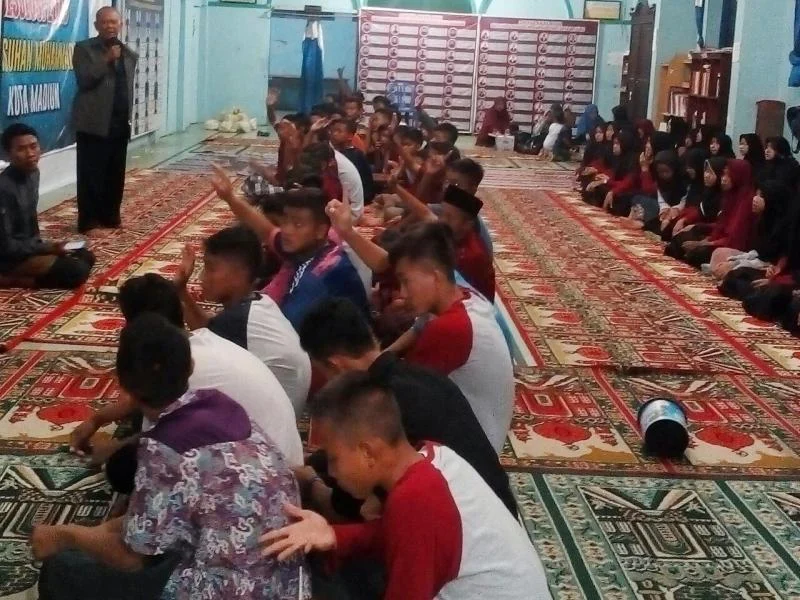 Saat Muhasabah Awal Tahun, Anak-Anak Panti Ini Menemukan Makna Kekeluargaan