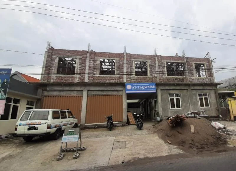 Panti Asuhan At-Taqwa PCM Sambikerep Lanjutkan Pengecoran Lantai 3