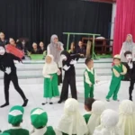 Beginilah Hebohnya Anak TK Melihat Drumband dan Pantomim di Sekolah Ini