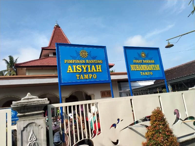 Papan Nama Muhammadiyah Tampo Banyuwangi Dipasang Kembali